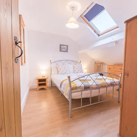 Holiday home Pass The Keys Cosy Victorian Family In