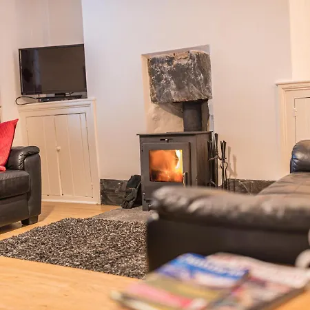 Pass The Keys Cosy Victorian Family In * Windermere